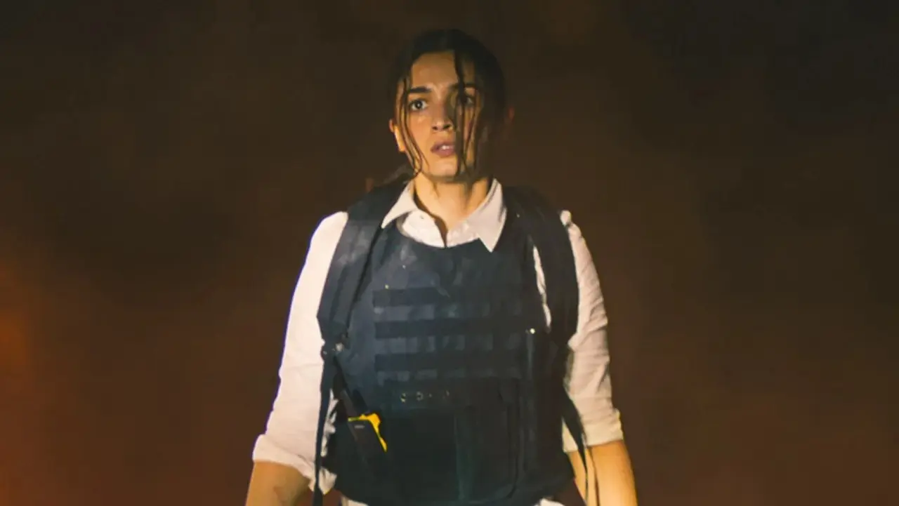 Alia Bhatt's Jigra(2024) recorded a modest opening day collection of approximately Rs 4.25 crore to Rs 4.55 crore net in India across all languages on its opening day. The film, directed by Vasan Bala, received a lukewarm start, with the majority of its earnings coming from the Hindi version, and showed low, below-average performance. The film underperformed at the box office with a total worldwide gross of approximately Rs 56.93 crore and an India net collection estimated between Rs 30 crore and Rs 35 crore